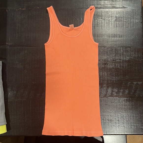 Tank Tops - Picture 4 of 6